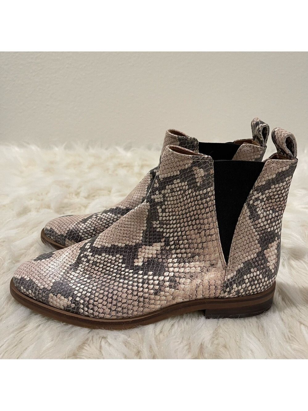 Women’s Lucky Brand Haylia Snake Print Boots 6.5 US! - Picture 5 of 9